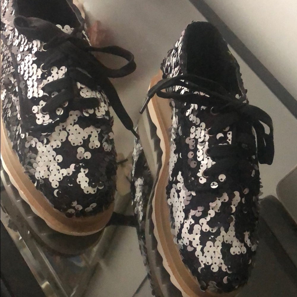 Shoes - Picture 3 of 4